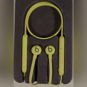Beats Flex All-Day Bluetooth Wireless Earphones
- Yuzu Yellow